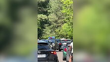 greitosios-pagalbos-automobilis-istrigo-spustyje-prie-zaliuju-ezeru