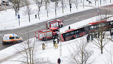 Autobusas nulėkė nuo kelio