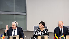 Vyteniui Povilui Andriukaičiui ir Valeriu Matei įteikti parlamento apdovanojimai &ndash; Aleksandro Stulginskio žvaigždės