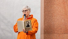 Akcija, kurioje poetai ir visi norintys skaito savo ir S. Nėries eiles
