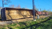  Kėdainių rajone nuo geležinkelio bėgių nuriedėjo skaldą gabenę vagonai.
