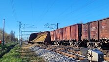  Kėdainių rajone nuo geležinkelio bėgių nuriedėjo skaldą gabenę vagonai.