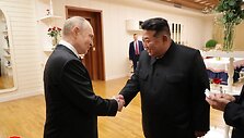Rusijos prezidentas Vladimiras Putinas ir &Scaron;iaurės Korėjos lyderis Kim Jong Unas