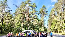 Beata Nicholson su daugiau nei 220 moterų numynė 100 km ir taip prisidės prie vaikų dviratininkų saugumo keliuose 