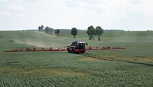 Žemės ūkio technika laukuose