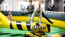 &bdquo;Vilnius Outlet&ldquo; kviečia &scaron;okinėti i&scaron; laimės: čia vyks vienintelis Lietuvoje nemokamas &bdquo;Batutų festivalis&ldquo; prekybos centre