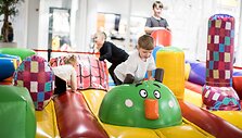 &bdquo;Vilnius Outlet&ldquo; kviečia &scaron;okinėti i&scaron; laimės: čia vyks vienintelis Lietuvoje nemokamas &bdquo;Batutų festivalis&ldquo; prekybos centre