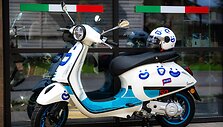 Laimėjo vasari&scaron;ką prizą: &bdquo;Pildyk&ldquo; klientė Vanesa namo parvyko naujutėle &bdquo;Vespa&ldquo; 