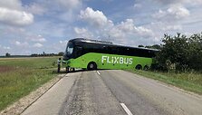 Autobusas nuvažiavo nuo kelio