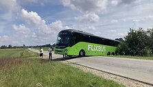 Autobusas nuvažiavo nuo kelio