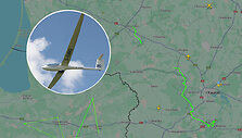 Sklandytuvas ir skrydžio trajektorija skrydžių sekimo puslapyje flightradar24.com. Gamintojų nuotrauka ir 15min koliažas
