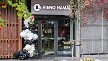 Mū&scaron;iai dėl sūrio, nuo&scaron;irdi draugystė su ūkiais ir meilė iki paskutinio &scaron;auk&scaron;to: kuo ypatingi &bdquo;Ogmios mieste&ldquo; įsikūrę &bdquo;Pieno namai&ldquo;?   