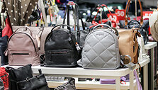 &bdquo;Outlet Park&ldquo; įsikūrusi &bdquo;Bags & More&ldquo; &ndash; atsinaujino: tokių pokyčių nerasite kitose &scaron;io tinklo parduotuvėse 