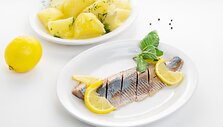 &Scaron;ventinis stalas be streso: du pigūs ir greitai paruo&scaron;iami silkės patiekalai