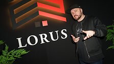 Įspūdingoje erdvėje &bdquo;Porsche&ldquo; automobilių apsuptyje &ndash; įmonių grupės &bdquo;Lorus&ldquo; &scaron;ventė