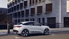 &bdquo;Audi Q5 e-hybrid&ldquo;: universalus automobilis su puikiu elektra nuvažiuojamu atstumu