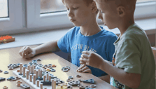 Mąstyti, kurti, tobulėti: į &bdquo;Ogmios miestą&ldquo; vaikus kviečia intelektinius talentus ugdantys būreliai  