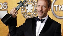 Hugh Laurie apdovanotas už geriausią vaidmenį draminiame seriale &bdquo;Hausas&ldquo;.