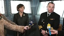 Laive svečiavosi ministrė R.Juknevičienė. Ją lydėjo Karinių jūrų pajėgų vadas O.Mariničius.