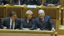 Linas Linkevičius, Dalia Grybauskaitė ir Algirdas Brazauskas i&scaron;kilmingame Seimo posėdyje.