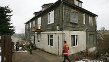 Trijų auk&scaron;tų medinis namas