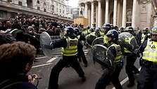 Demonstrantų ir policijos susirėmimas