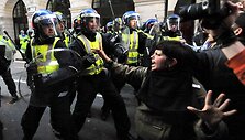 Demonstrantų ir policijos susirėmimas
