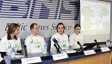  "Darom&lsquo;09" organizatorė Agnė Belickaitė, aktorius Audrius Bružas, "Bitės" grupės Produktų vystymo vadovas &Scaron;arūnas Chomentauskas ir &bdquo;Bitės&ldquo; atstovė spaudai Rūta Latinytė