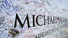Apra&scaron;ynėtas Michaelo Jacksono plakatas