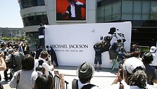 Kabinamas Michaelo Jacksono plakatas.