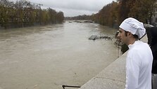 Italijoje dėl liūčių patvino dvi upės &ndash; Tiberis ir Arno.