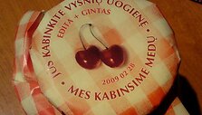 Jaunavedžių dovana svečiams - stiklainis uogienės