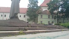 Užra&scaron;as prie paminklo A.Mickevičiui