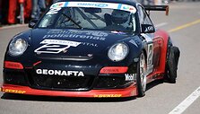 Lyderiaujančiam Porsche nusimontavo ratas
