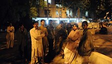 Pakistano gyventojai prasidėjus žemės drebėjimui i&scaron;ėjo į gatvę.