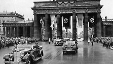 Hitleris 1936 m. Berlyne, Olimpiniame parade (pirmasis automobilis)
