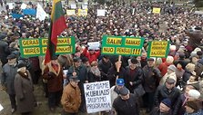 Gruodžio 10 d. prie Vilniaus Sporto rūmų įvyko protesto mitingas. Mitingą organizavo Lietuvos pagyvenusių žmonių asociacija, prie jo prisidėjo ir Pensininkų partija.