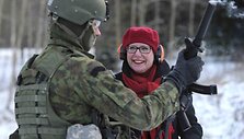 Majoras generolas Frankas J. Kisneris ir JAV Ambasadorė Anne Derse