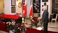 Prezidentas V.Adamkus pagerbė L.Kaczynskį