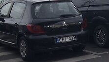 Automobilis ant pėsčiųjų perėjos