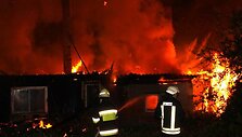 Žaibas Aleknų kaime uždegė namą