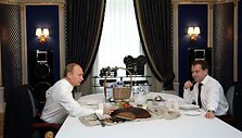 V.Putinas ir D.Medvedevas prezidentinėje rezidencijoje