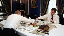 V.Putinas ir D.Medvedevas prezidentinėje rezidencijoje