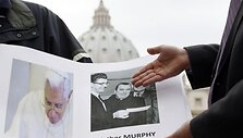 Kunigas Lawrence'as Murphy sukrėtė katalikų pasaulį