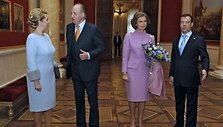Ispanijos karalius Juanas Carlosas ir Dmitrijus Medvedevas su &scaron;eimomis Ermitaže 