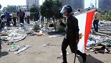 Kariai stumia protestuotojus i&scaron; Tahriro aik&scaron;tės