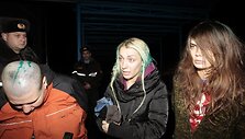 &bdquo;Femen&ldquo; aktyvistės Aleksandra Nemčinova (i&scaron; kairės), Ina &Scaron;evčenko ir Oksana &Scaron;ačko patyrė Baltarusijos pareigūnų smurtą.