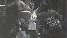Aik&scaron;telėje Aleksandrui Sizonenkai (su kamuoliu) neteko susidurti su auk&scaron;tesniais krep&scaron;ininkais.