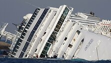 Gelbėtojai prie &bdquo;Costa Concordia&ldquo;