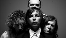 &bdquo;Mumij Troll&ldquo; lyderis Ilja Lagutenko (centre) vaikystėje dainavo &bdquo;Ąžuoliuke&ldquo;.